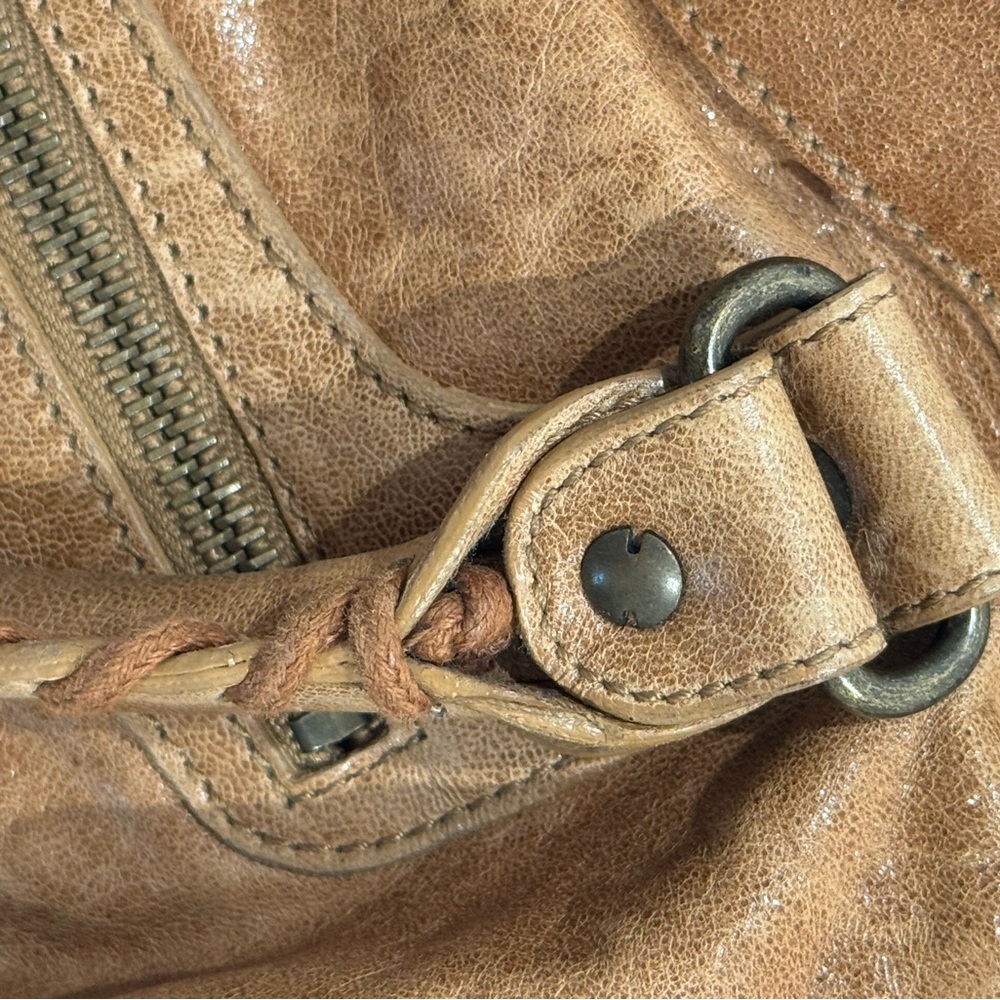 WOMEN'S LE CITY BAG IN CAMEL - Picture 13 of 13